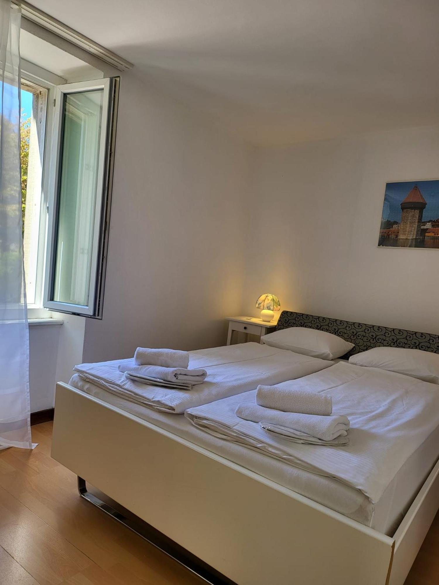 Bastis Central Guesthouse Lucerne City Exteriör bild