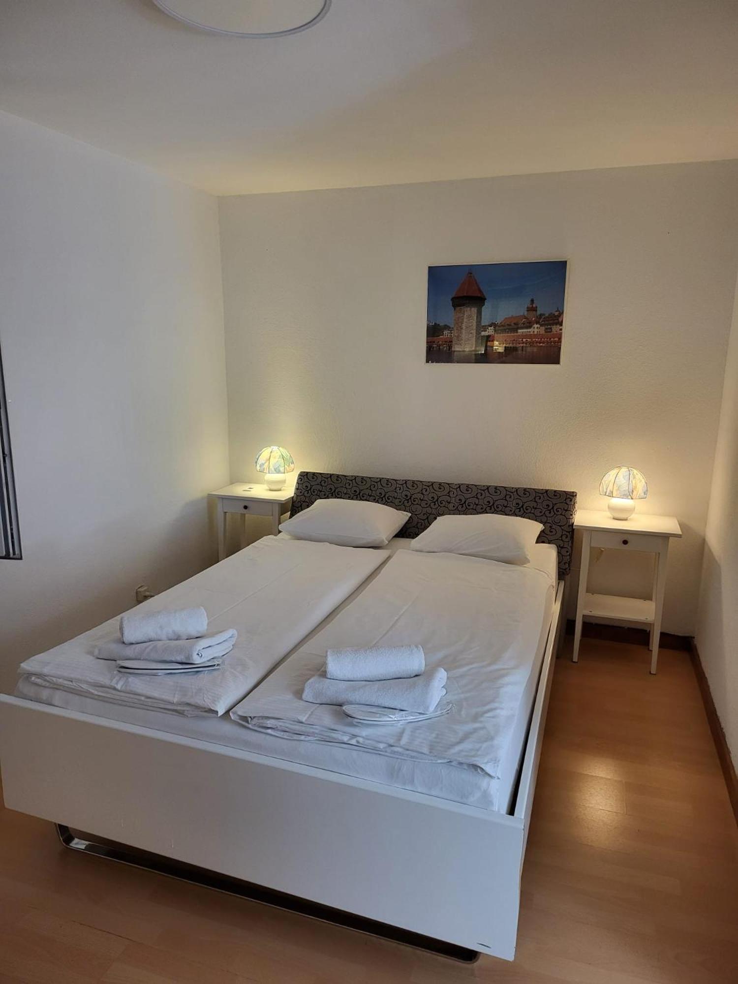 Bastis Central Guesthouse Lucerne City Exteriör bild