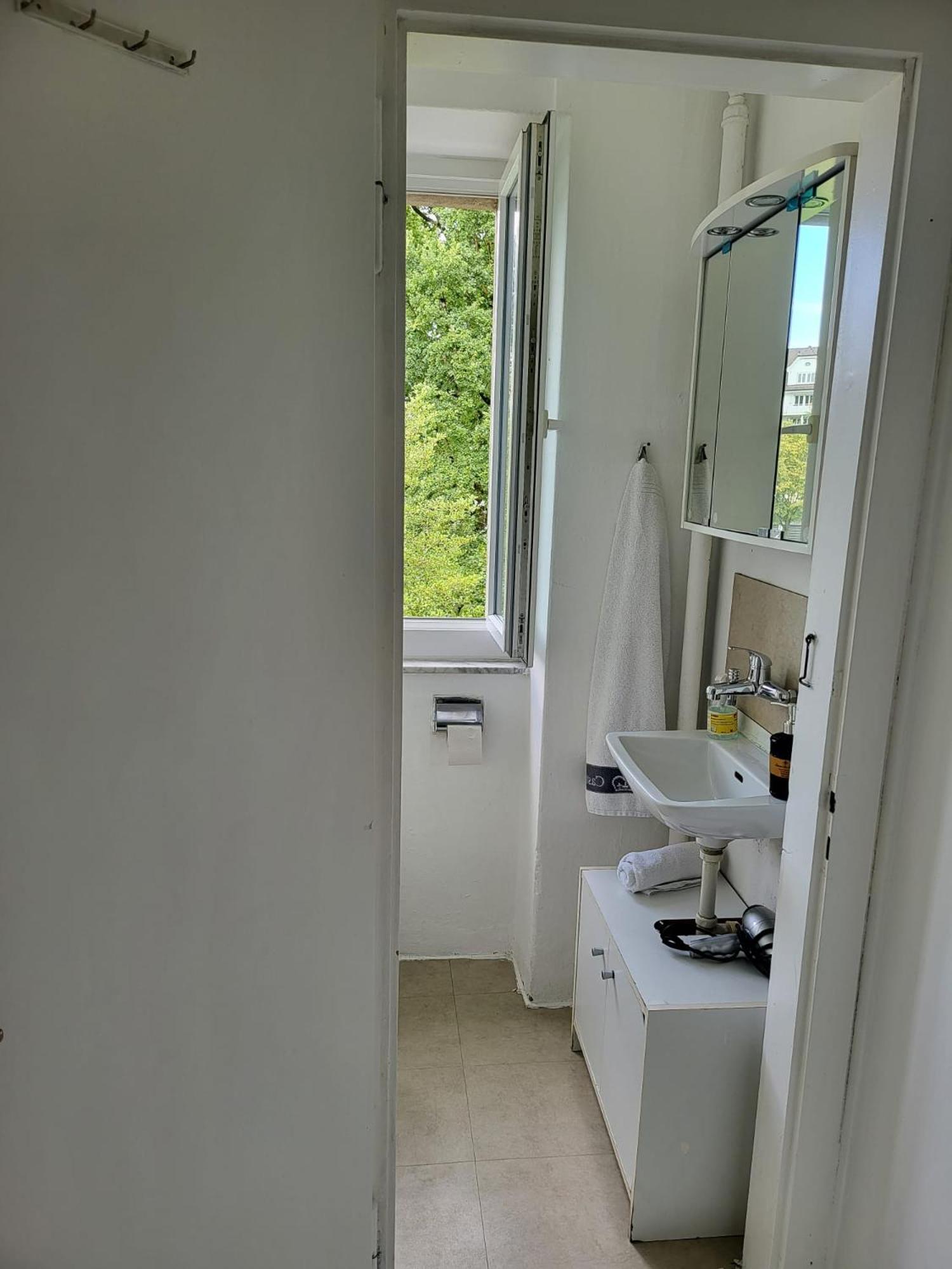 Bastis Central Guesthouse Lucerne City Exteriör bild