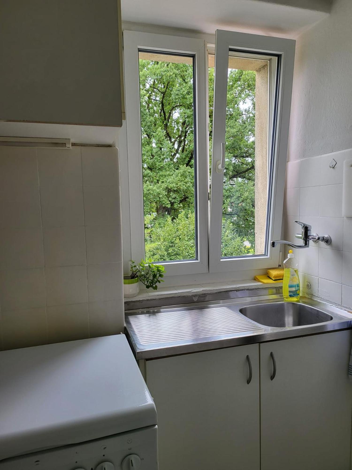 Bastis Central Guesthouse Lucerne City Exteriör bild