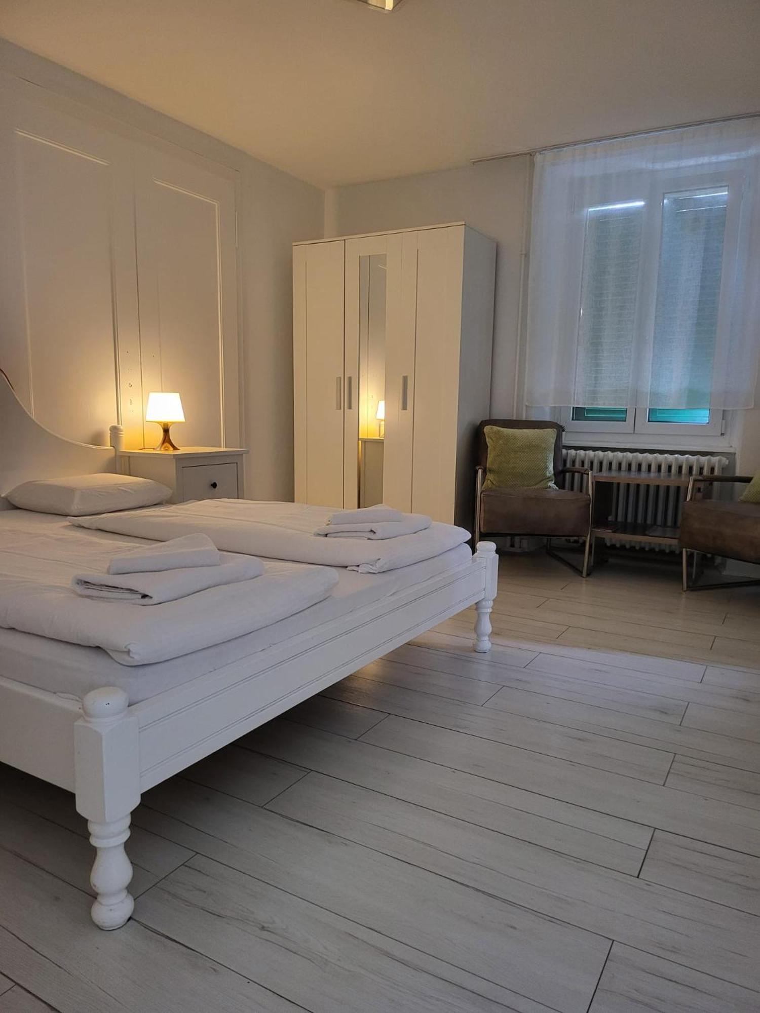 Bastis Central Guesthouse Lucerne City Exteriör bild