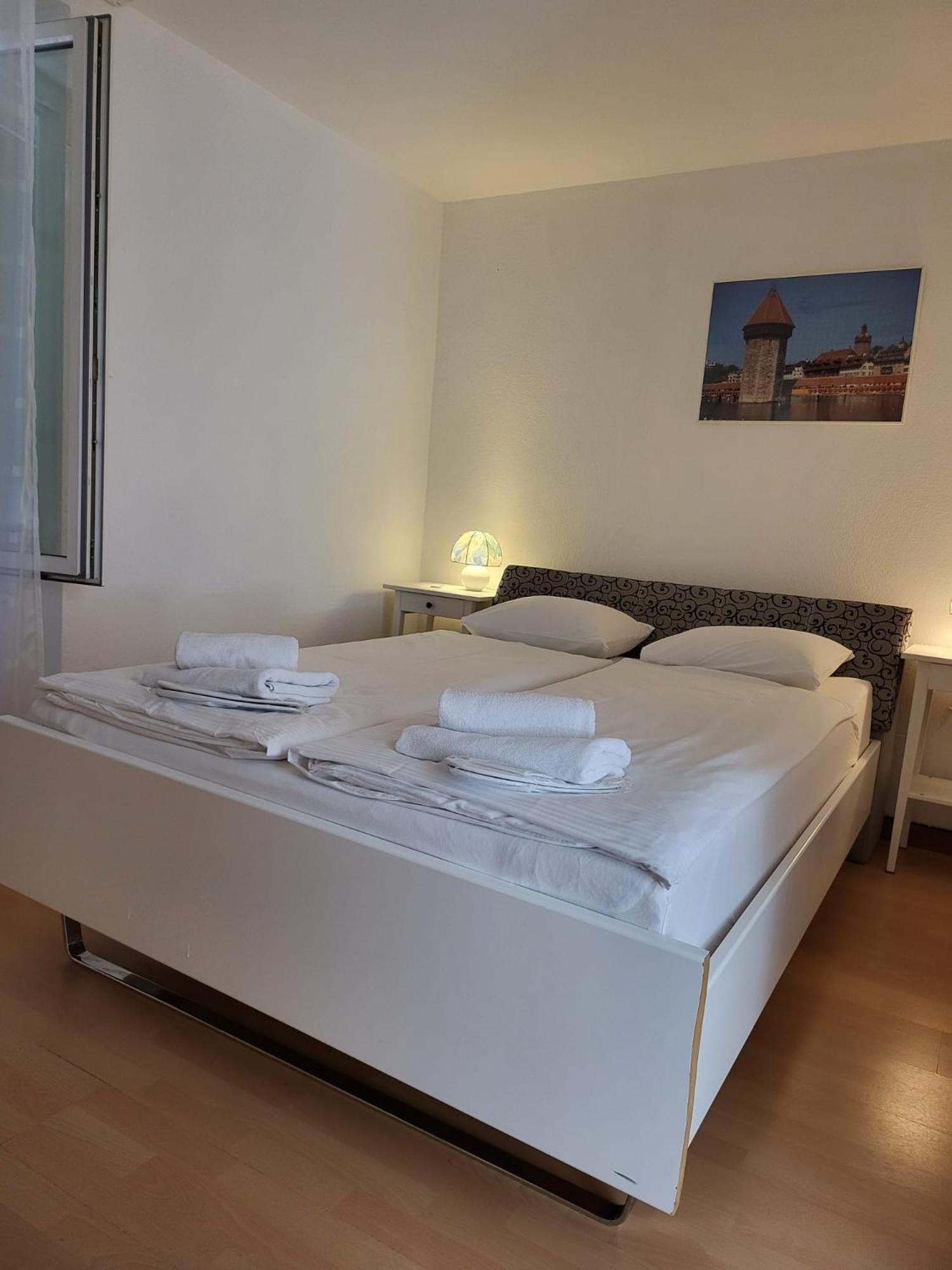 Bastis Central Guesthouse Lucerne City Exteriör bild